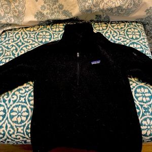 Black Patagonia sweatshirt!
